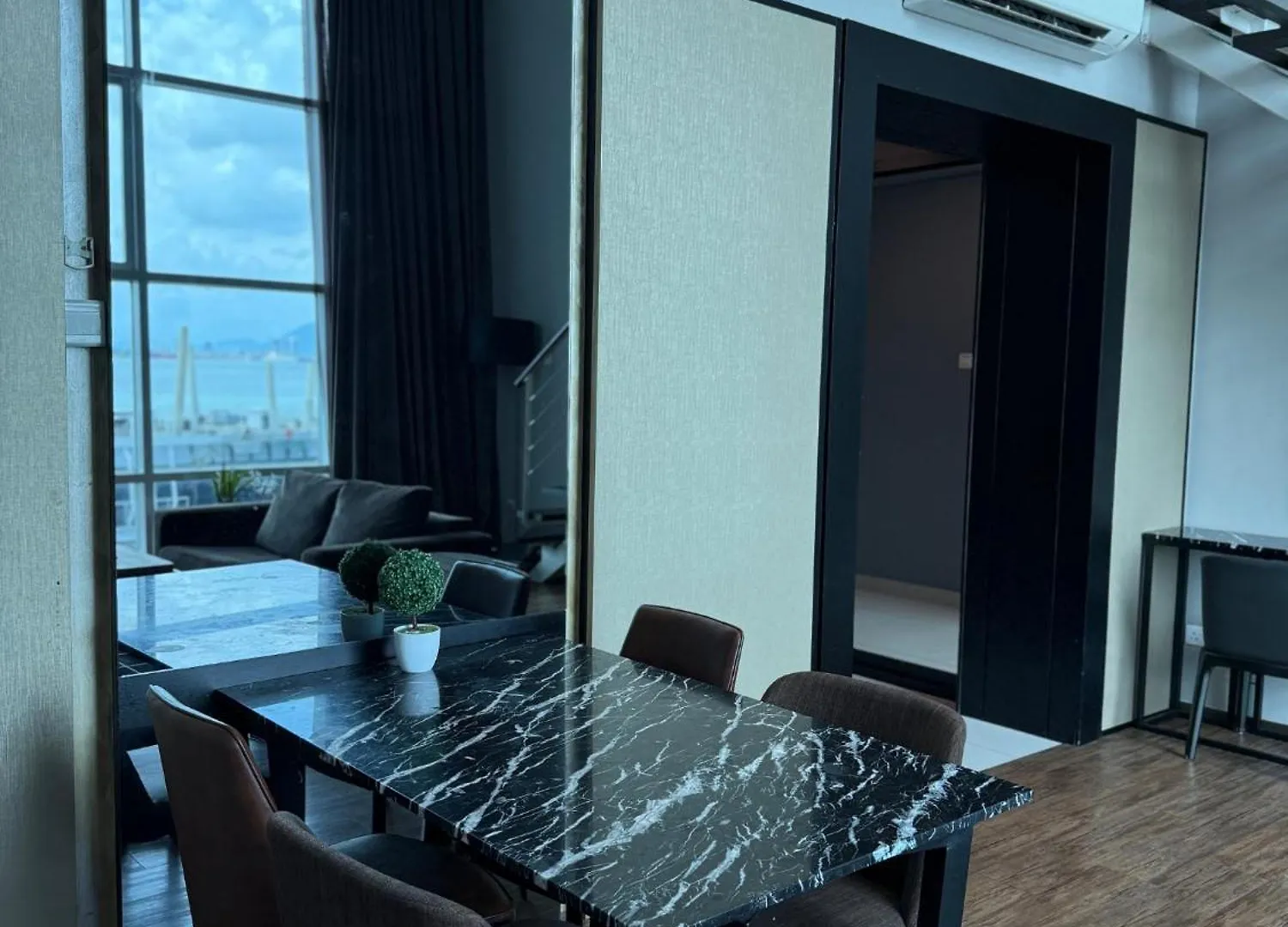 Duplex Seaview Comfort Stay In City By Iz George Town